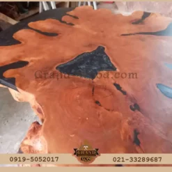 نمای نزدیک میز ناهارخوری نفره روستیک با پایه سنجاقی